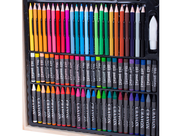 Artist's set for painting in case 150 pcs