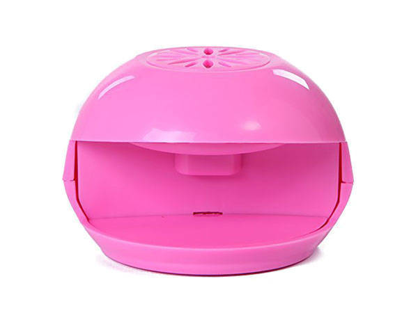 Battery-powered portable nail dryer handy