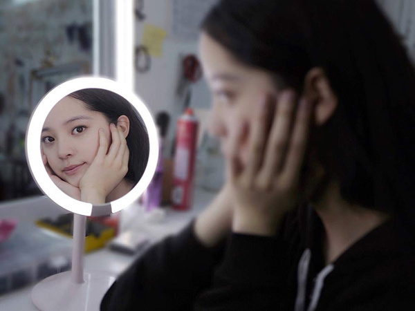 Led make-up mirror for cosmetics