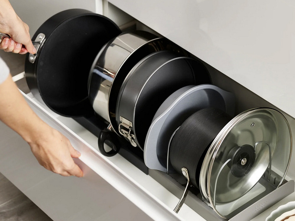 Pull-out pan organiser pot rack