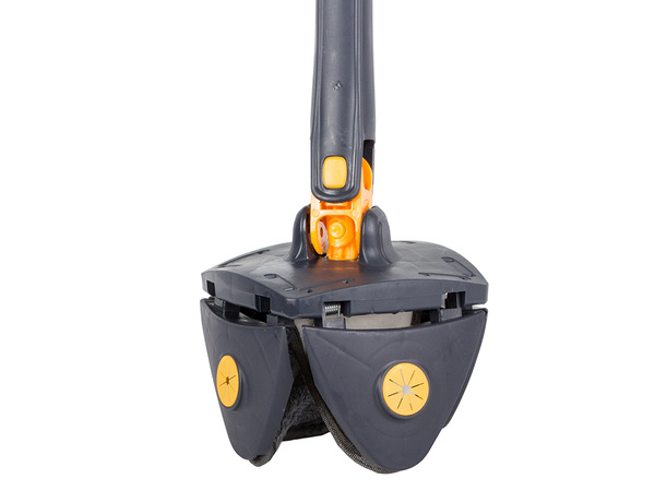 Rotary flat mop for floor cleaning with wringer hygienic