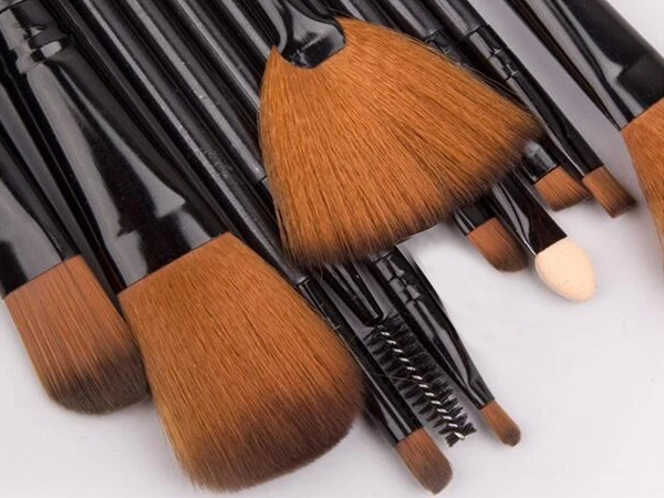 Set of professional make-up brushes 12 pieces