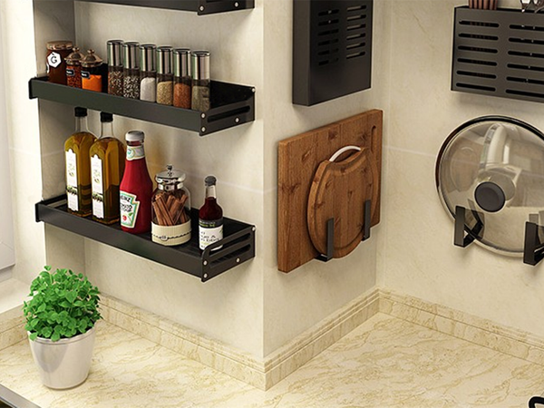 Wall-mounted kitchen shelf for spices