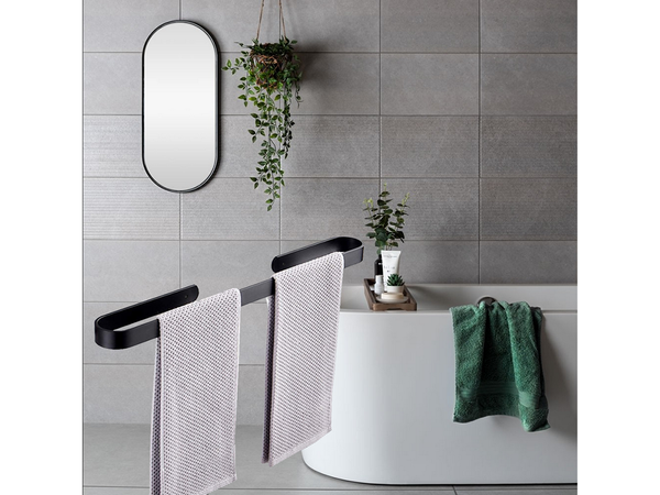 Wall-mounted metal bathroom towel rail