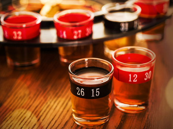 Jeu de rulettes d'alcool + 16 verres