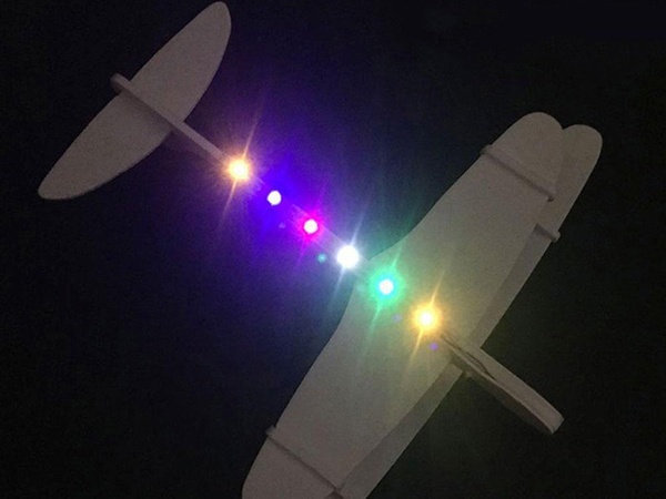 Mousse volante polystyrène avion usb led