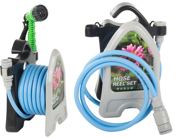 Garden waterring hose auf einem ständer mit einer spiralspritzpistole 10m