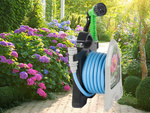 Garden waterring hose auf einem ständer mit einer spiralspritzpistole 10m