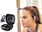 Kabellose bluetooth-sportkopfhörer für das lauftraining am ohr