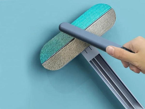 Brosse polyvalente pour le nettoyage des vitres