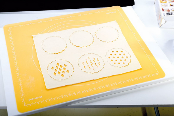 Cake tin cutter interchangeable filling inserts