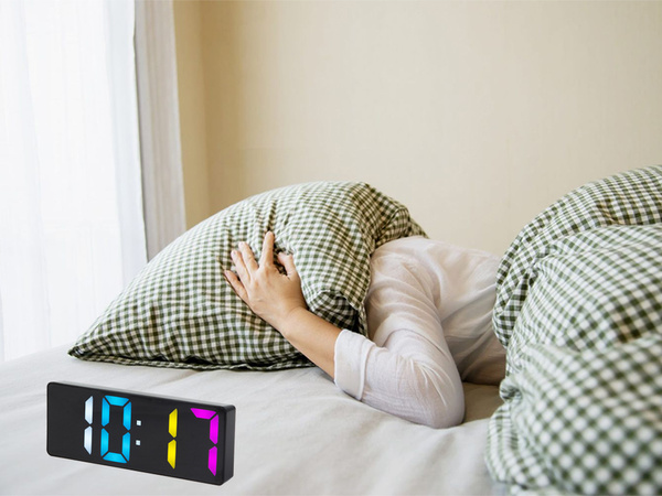 DIGITAL ALARM CLOCK ELECTRONIC THERMOMETER COLOUR ALARM DATE SNOOZE