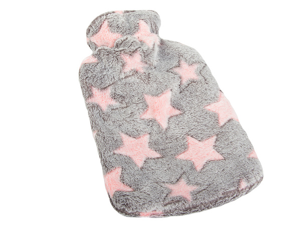 Chauffe-eau en caoutchouc dans une housse chauffe-eau en peluche étoiles
