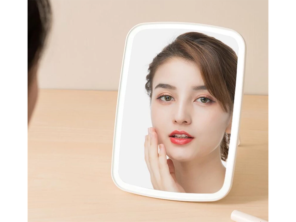 Miroir de maquillage cosmétique éclairé par led
