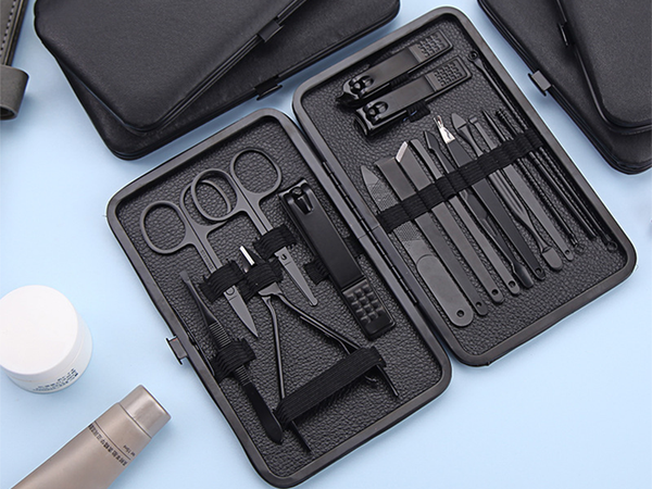 Zestaw do paznokci przybornik manicure pedicure etui cążki 18 elementów