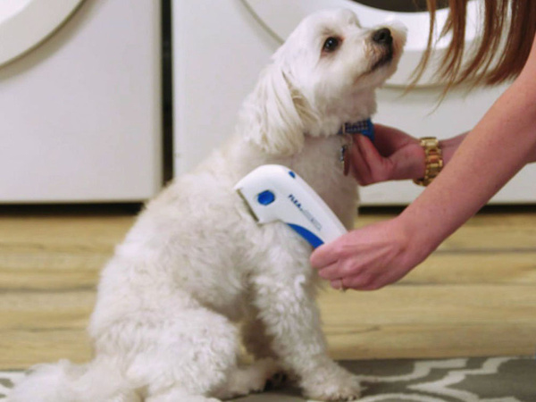 Peine antipulgas eléctrico denso para perro gato