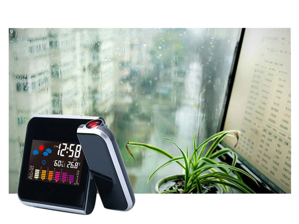 Meteoroloģiskās stacijas pulkstenis ar projektora higrometra datumu