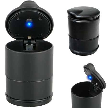 Vodil avto pepelnik osvetljen