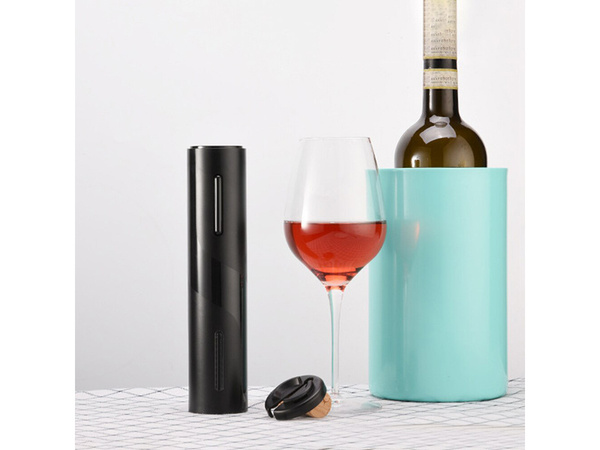 Electric corkscrew wine opener set