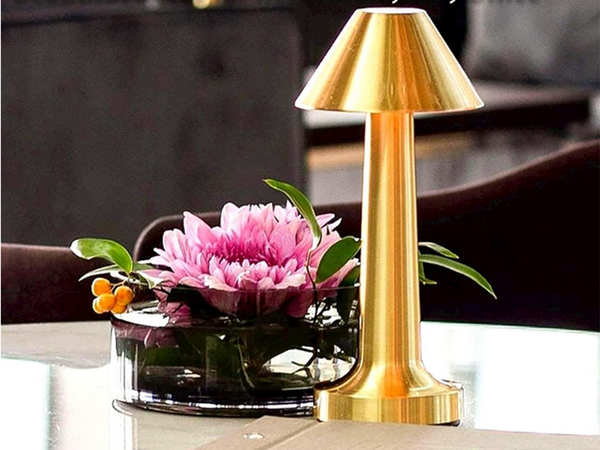 Guļamistabas galda nakts apgaismojums pieskārienu lampa 3 soļu bezvadu