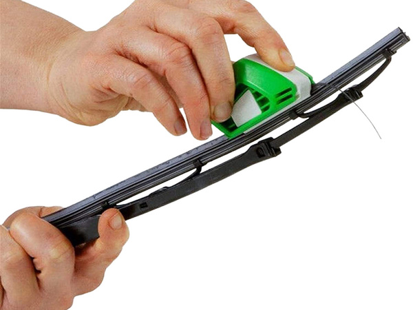 Regenerator wiper blade cutter sponge