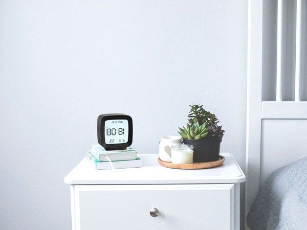 Äratuskell koos kuupäeva ja temperatuuriga koos snooze funktsiooniga lcd niiskus õhus