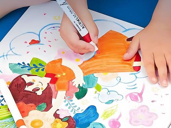 AKRILINIAI ŽYMEKLIAI 12 VNT., SKIRTI STIKLUI, PLASTIKUI, METALUI, MEDIENAI + DĖKLAS