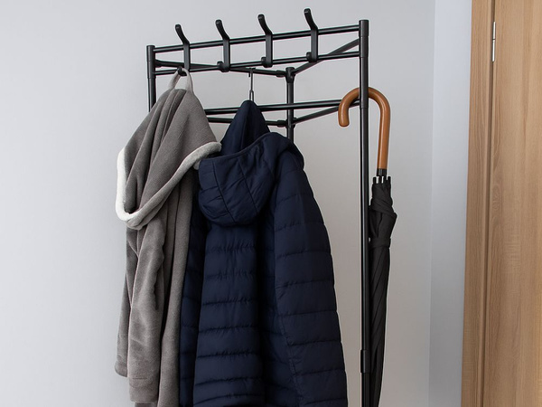 Kampinis drabužių kabėklais su batų lentynomis metalinis spintos