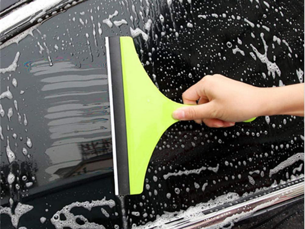 Essuie-vitre avec poignée pour l'eau de vitre