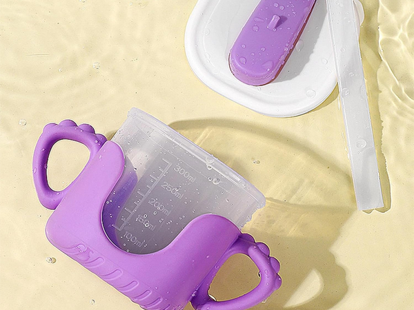 Dětský hrneček na pití se silikonovými držadly 300 ml s brčkem