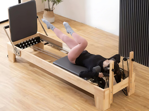 PILATES VINGRINĀJUMU GULTA REFORMER FITNESA TRENAŽIERIS