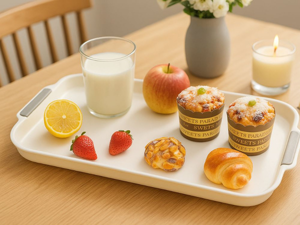 Küchentablett zum servieren von frühstück, getränken, kuchen und desserts aus kunststoff