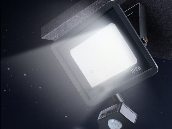 Halogeenvalgusti led 100w 6000k koos hämaruse-päikeseanduriga ip66