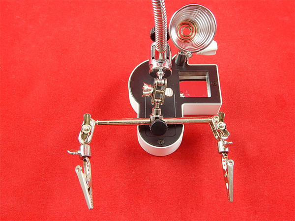 A treia mână de lipit kit lupa titular de sticlă a condus