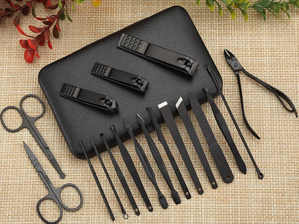 Nail kit manikura pedikura orodje kovček rezalniki 18 kosov