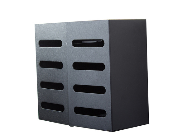 Stenski organizator pribora z odcejalnikom