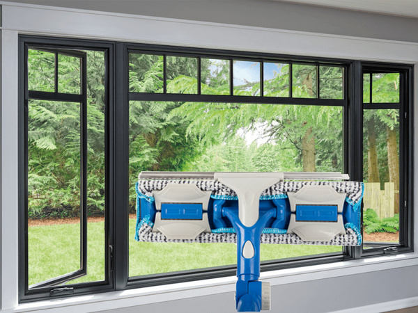 Pranje stekel s teleskopskim brisalcem