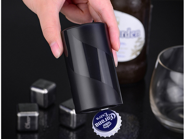 Avtomatski odpirač za pokrovčke za pivo
