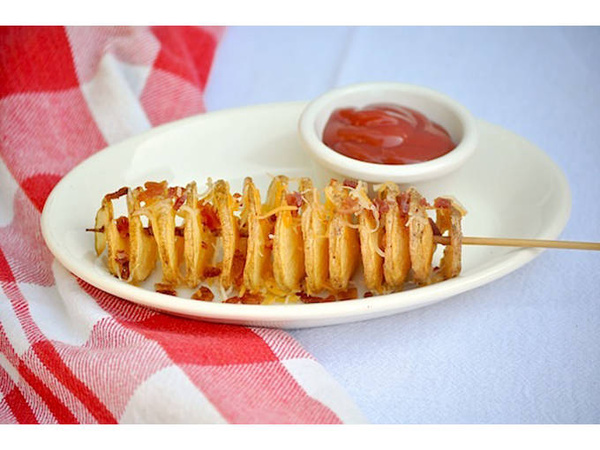 Stroj na výrobu bramborových lupínků s kroucenou fritézou