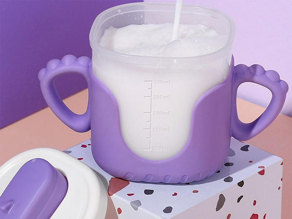Krūze dzeršanai zīdaiņiem ar silikona rokturiem 300ml ar salmiņu