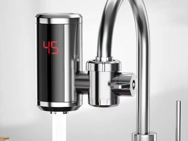 Elektriskais ūdens sildītājs led griežamā krāns 3000w ar temperatūras displeju