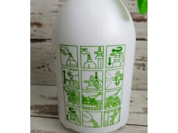 Ruční tlakový postřikovač o objemu 3 litry