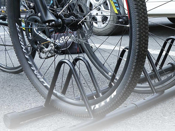 3 kerékpár tárolására alkalmas állvány kerékpártároló szolgáltatás parkolási korlátok