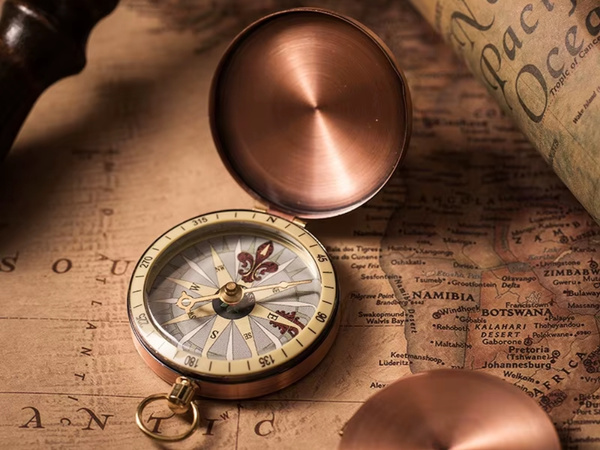 Kompasas metalinis kompasas kišeninis turistinis užrakinamas magnetinis armijos