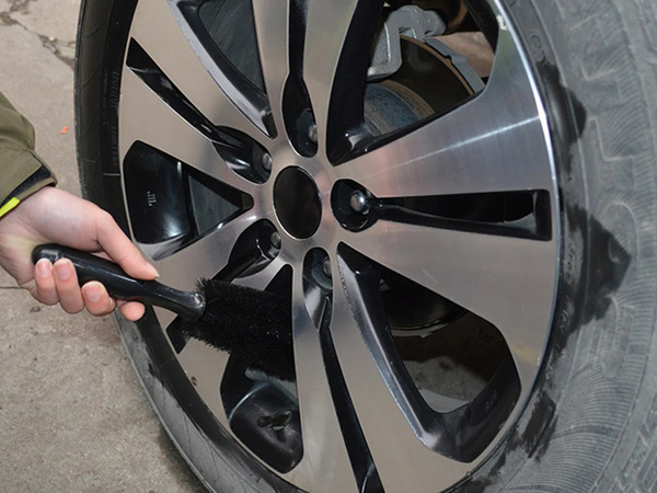 Cepillo de llantas para la limpieza de llantas de coche detailing