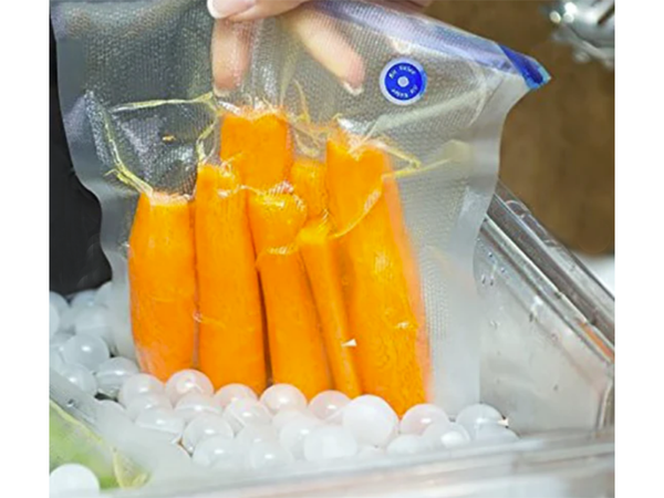 Pompe à vide pour sacs sous vide alimentaires