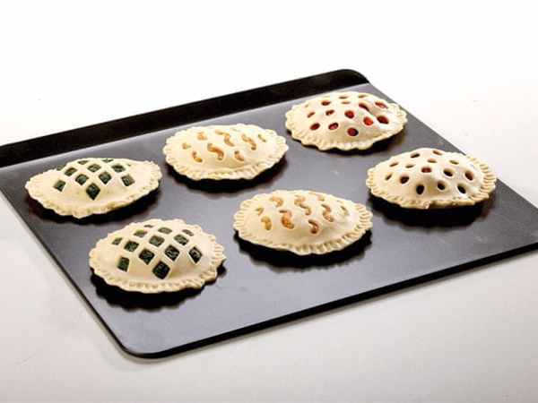 Cake tin cutter interchangeable filling inserts