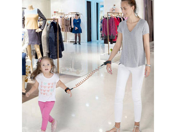 Child's harness leash against escape loss