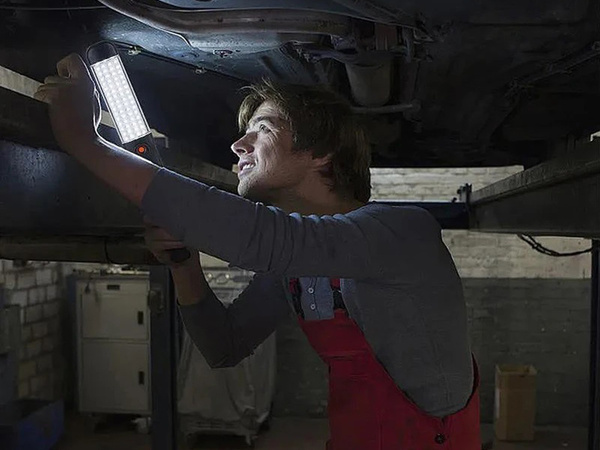 Výkonná dielenská baterka 48 led cob usb hák magnet dobíjateľný