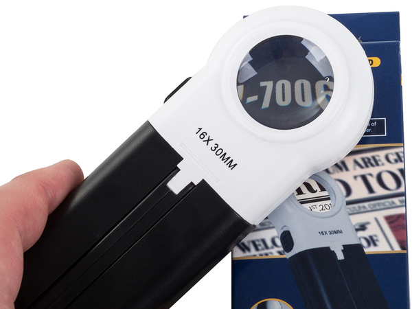 Leselupe 16x handgehalten